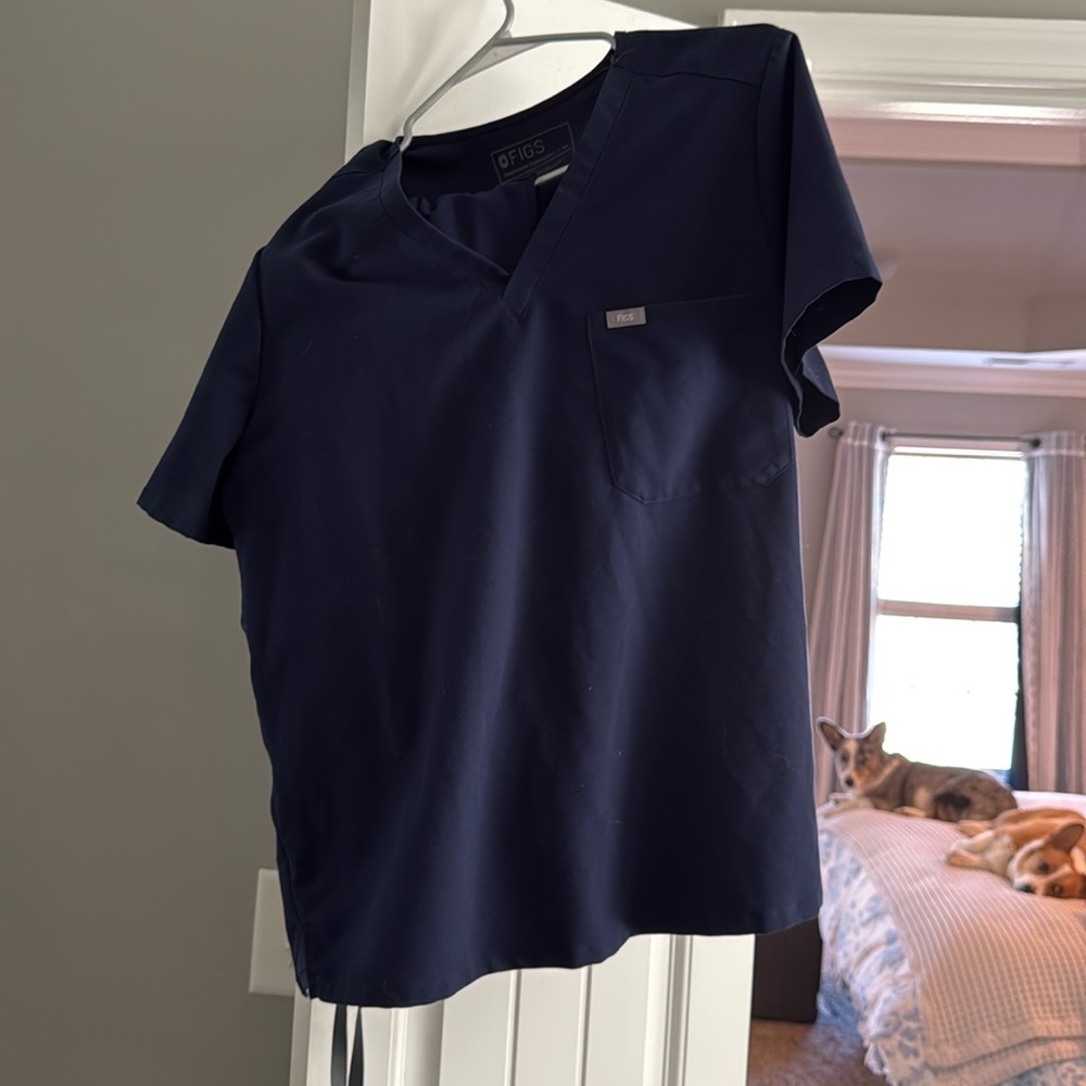 Figs navy scrub set